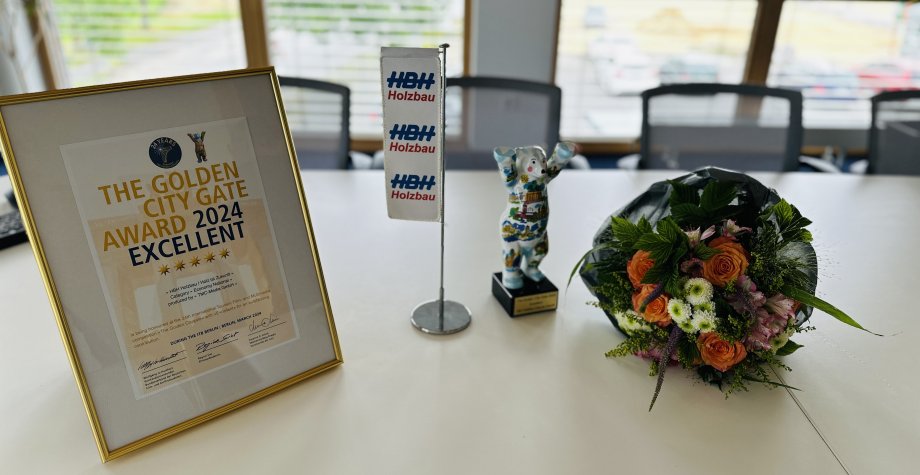 Auszeichnung für HBH Holzbau: The Golden City Gate Award 2024 img_2343_1.jpg